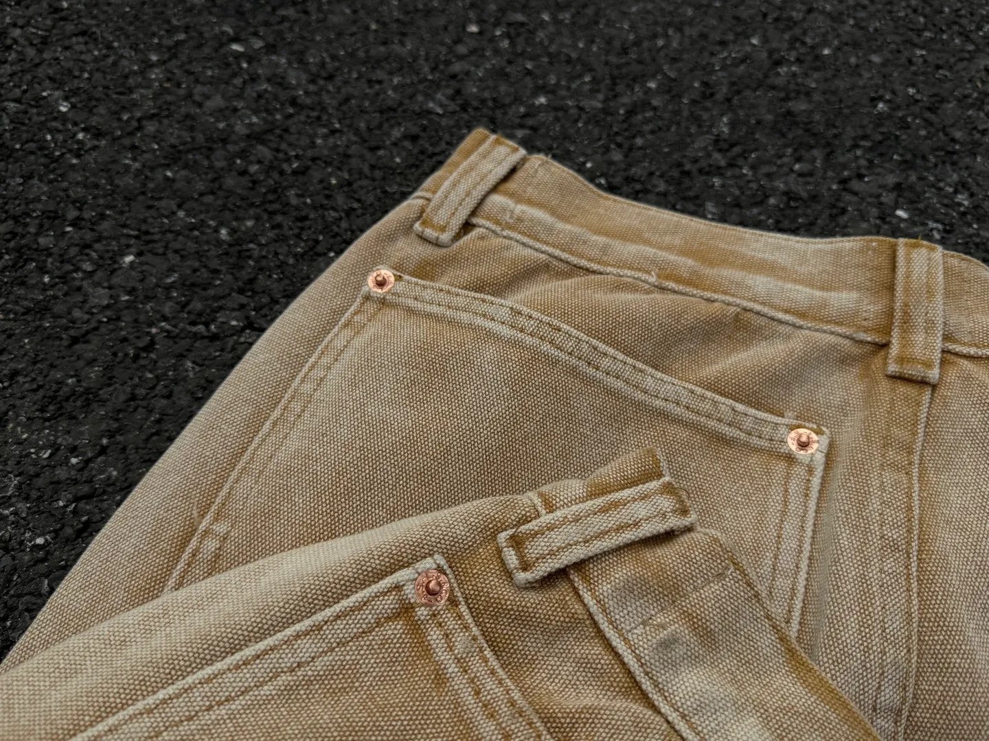 P250💰G91 GALLERY DEPT. Spliced ​​patches, ink-splashed denim bell-bottoms, washed distressed spliced ​​jeans, denim washing factory. During the process, the owner of the washing factory helped introduce a boss who once worked at the Levi OEM factory and then started his own business. This also paved the way for the following styles. Therefore, Levi's remodeled single product for the base plate is really familiar. Whether it is the fabrics supplied or the lathes used in production, there is nothing to choose from. -Color: Black -Size: S-XXL (corresponding to 28-36)